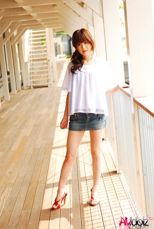 AV Idolz are pleased to offer you a free pics featuring Anna Watanabe exhibit well-done body