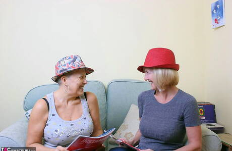 TAC Amateurs are pleased to offer you xxx photos featuring Savana in lesbian fun scene