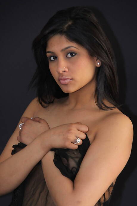 Fuck My Indian GF offers a free photo gallery with Indian Babe in boy-girl action